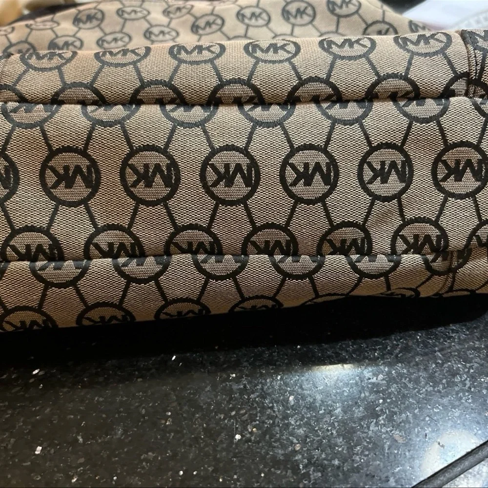 Michael Kors Hobo Handbag w/Dust Bag - Picture 6 of 6